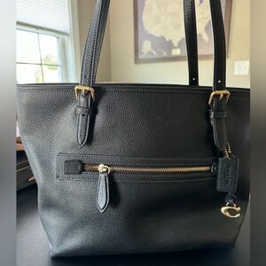 Coach Pebbled Leather Taylor Tote 💕💕💕